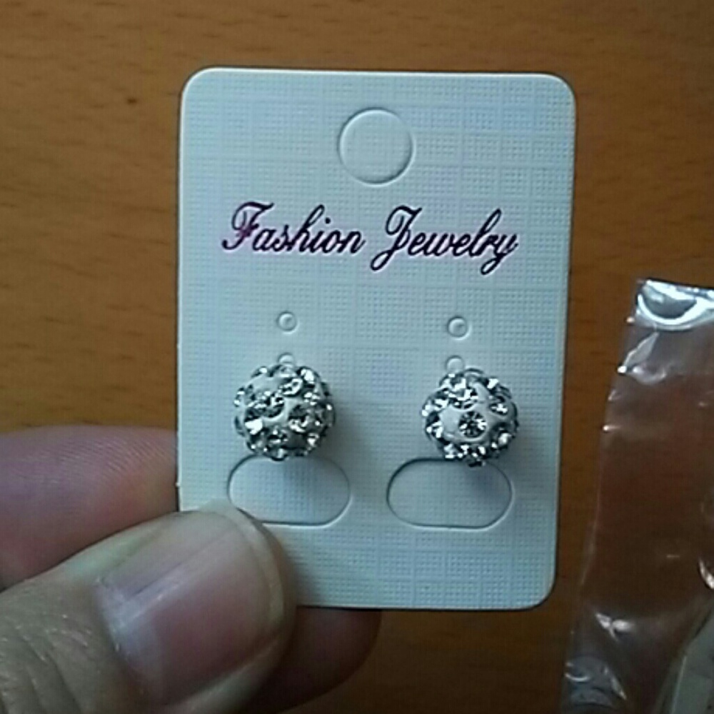 Earrings - Picture 6 of 8